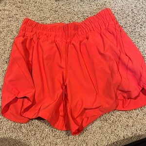Great condition lulu shorts size 6 lined